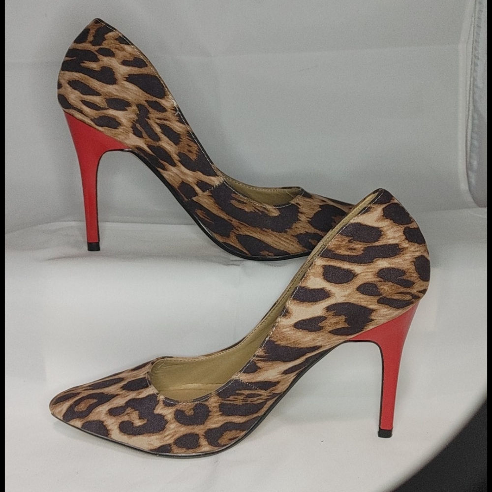 XOXO Soft Size 7 Leopard Print Heels